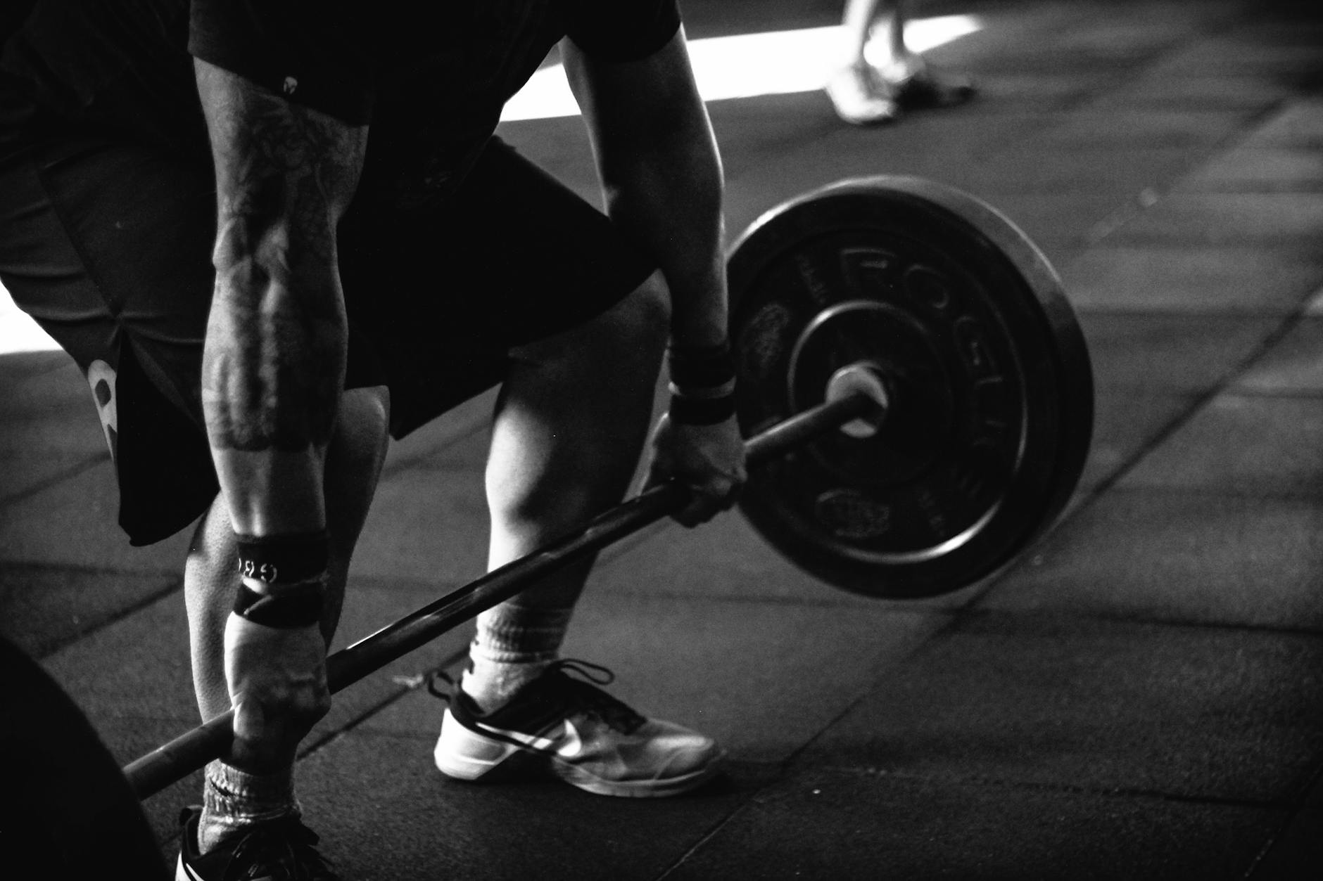 Jakie są zalety treningów siłowych w klubach fitness?